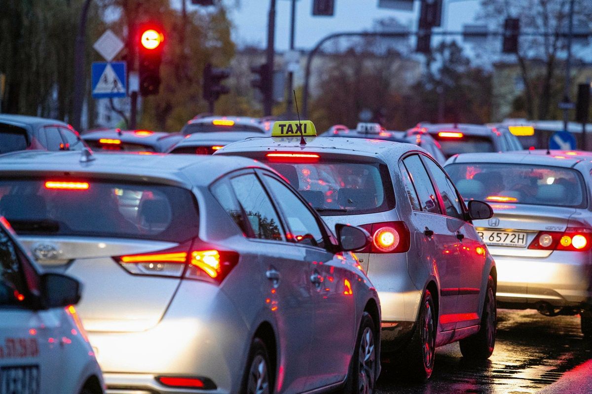300 złotych za 2 km przejazdu. "Stanowczo odmówiłem"