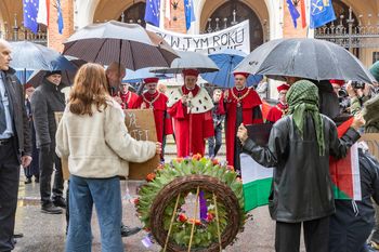 Kraków: Pochód profesorów wśród protestów przeciwko Izraelowi