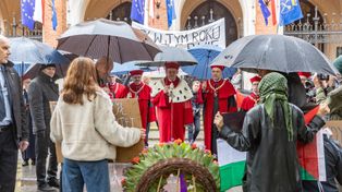 Kraków: Pochód profesorów wśród protestów przeciwko Izraelowi