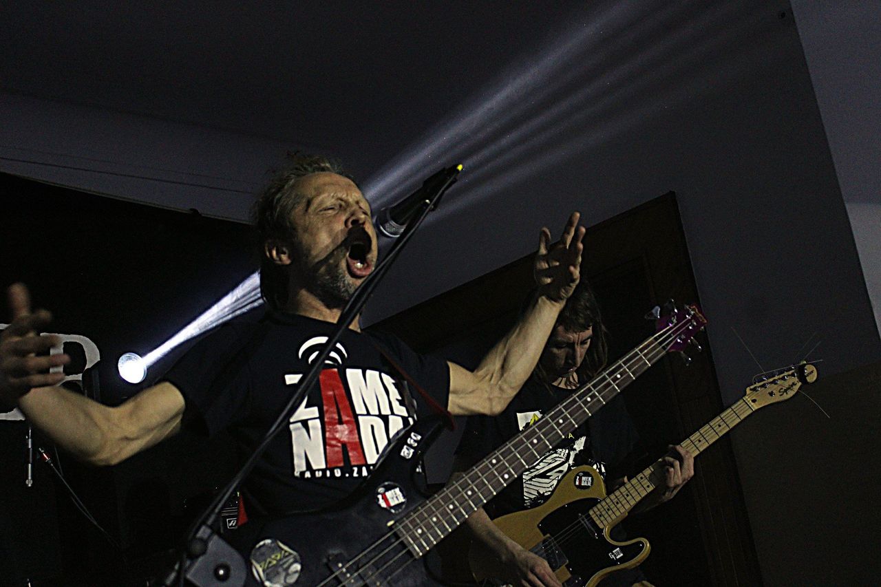 Siary: Punk nie umarł. Dezerter, GaGa/Zielone Żabki i lokalna scena w koncertowej erupcji buntu i adrenaliny