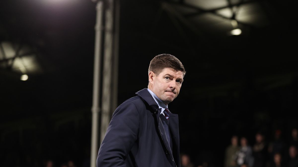 LONDON, ENGLAND - OCTOBER 20: Steven Gerrard, Manager of Aston Villa, walks from the ground after  the Premier League match between Fulham FC and Aston Villa at Craven Cottage on October 20, 2022 in London, England. (Photo by Ryan Pierse/Getty Images)