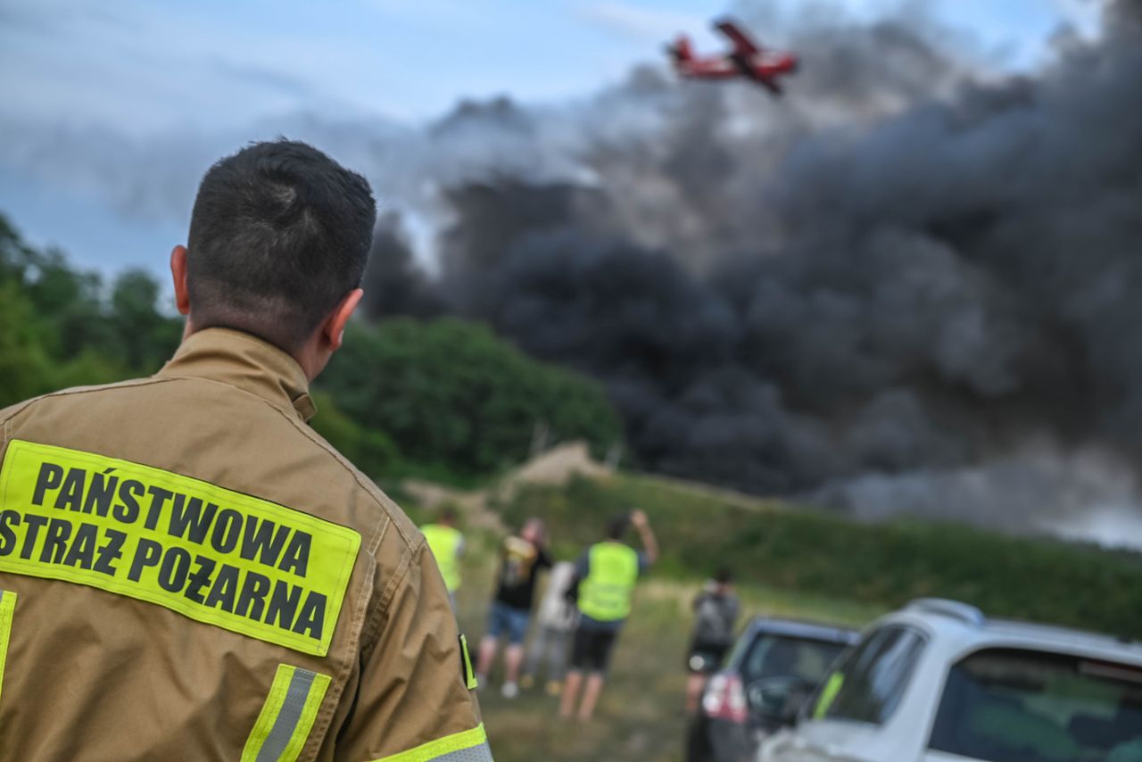 Pożar pod Zieloną Górą. Nadal nie wiadomo, co konkretnie było w hali