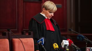Zamarzła 500 m od komisariatu. Ruszył proces po śmierci 14-latki