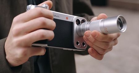 Nowy trend w smartfonach. To akcesorium zmieni twojego iPhone’a w aparat