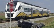 Chrzanów: Ogromne opóźnienia pociągów. Kierowca samochodu osobowego wjechał w skład Kolei Dolnośląskich. Są poszkodowani