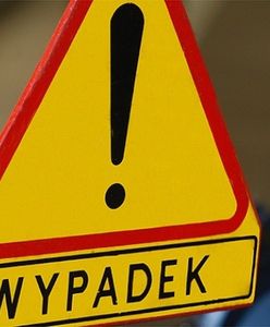 Zderzenie osobówki z tramwajem na Puławskiej. "Zablokowany ruch składów w obu kierunkach"