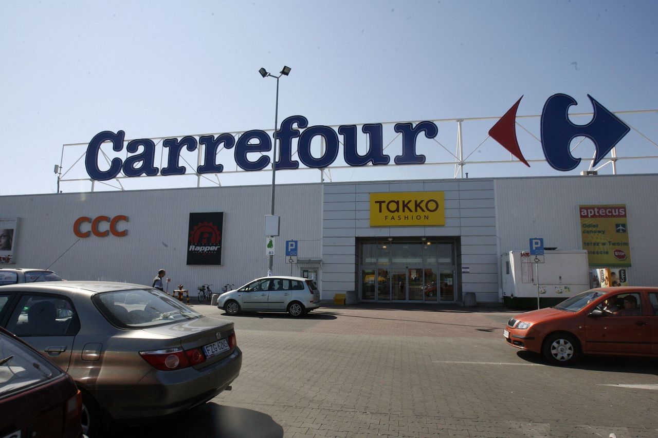 Carrefour wycofuje się z Polski. Dyskonty szykują się na wielkie przejęcia