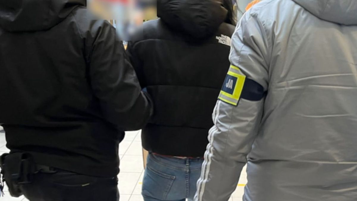 Na zdjęciu jedna z trzech kobiet odpowiedzialnych za gwałt