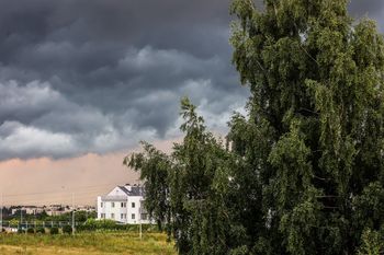 Uwaga na pogodę. Burze z gradem i wichury nadciągają nad Polskę