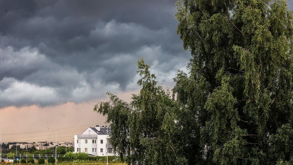 Nadchodzące godziny przyniosą burze. 