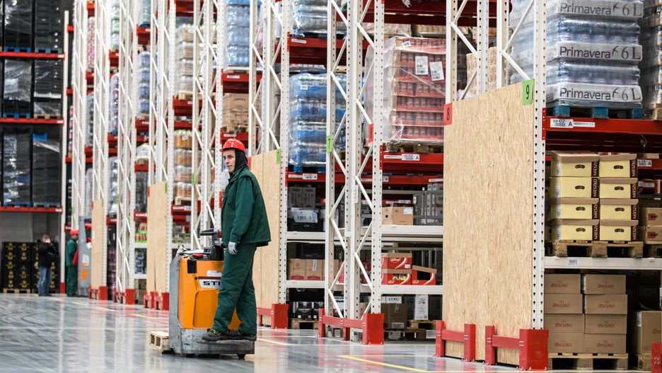 Przeciętne wynagrodzenie na stanowisku magazyniera to 4 tys. 490 zł brutto