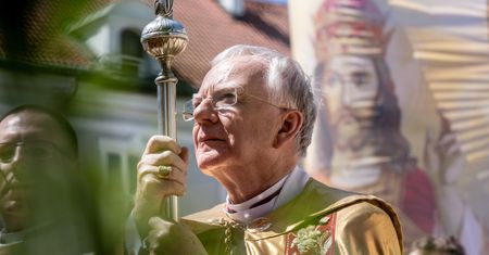Makowski: Młodzi uciekają z Kościoła, ale to "Kościół jest ofiarą"? Prymas Polak jedno, abp Jędraszewski drugie [OPINIA]