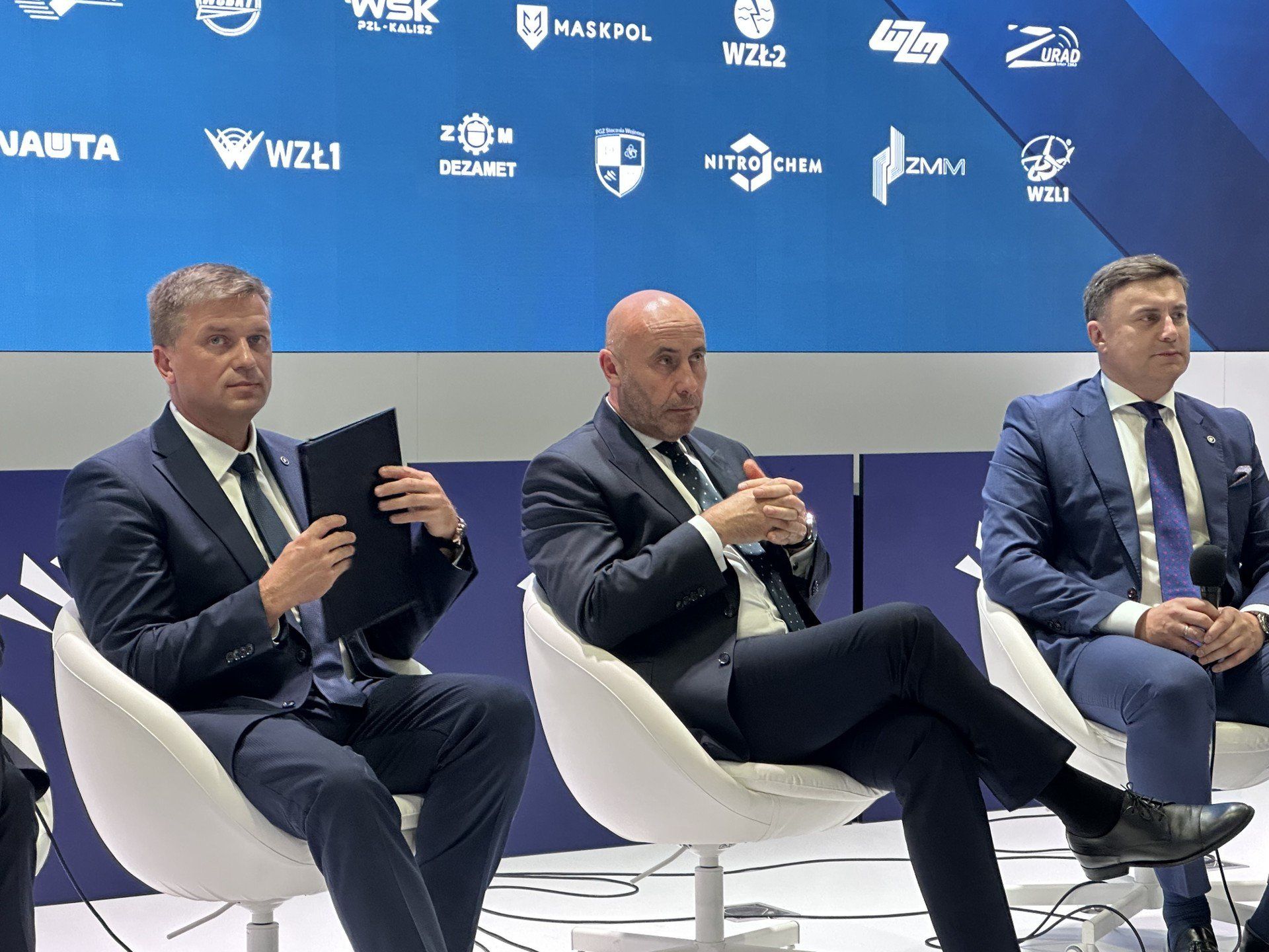 Podczas konferencji PGZ na MSPO 2025 zarząd grupy zaprezentował nowe produkty zbrojeniowe i zapowiedział podpisanie około 40 umów handlowych oraz rozwój współpracy z partnerami krajowymi i zagranicznymi.