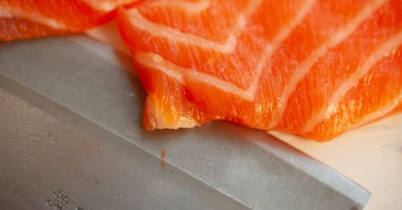 Ludzie uwielbiają "morskiego kurczaka", ale restauratorzy usuwają tę rybę z menu. Mają ważny powód