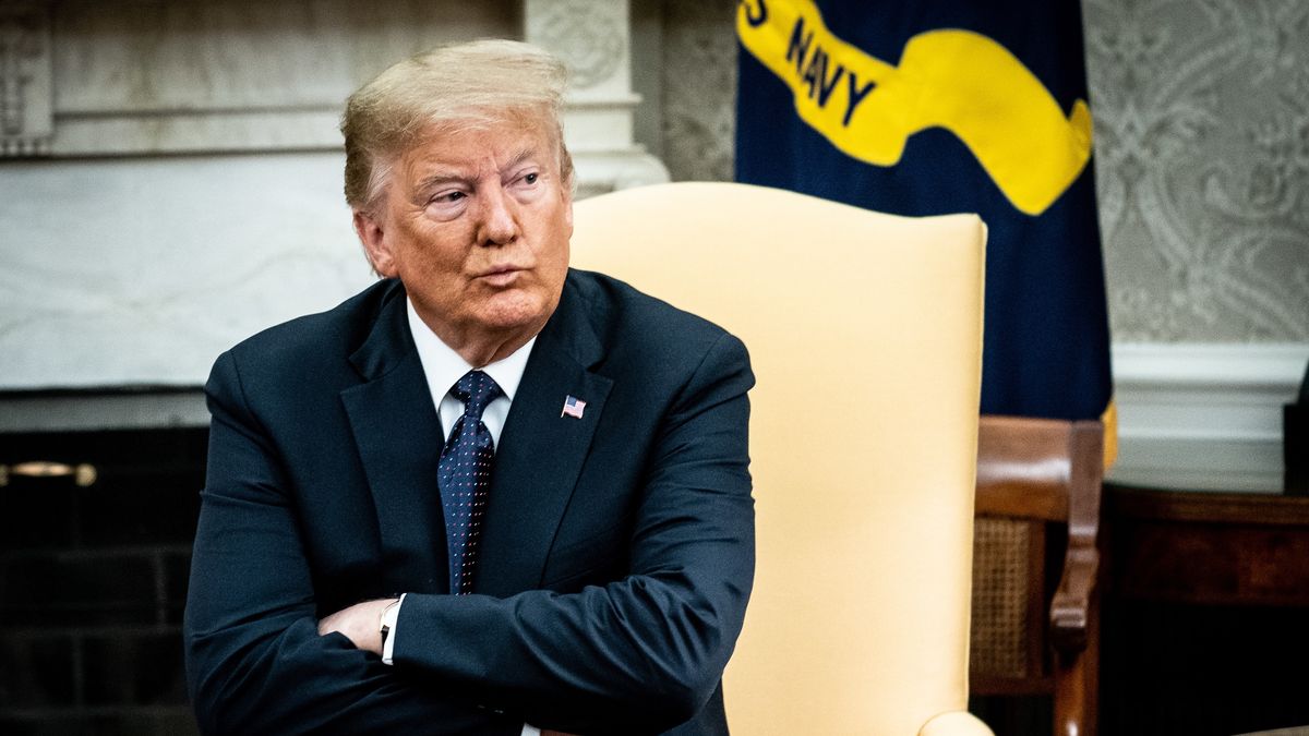 Prezydent Donald Trump musi zmierzyć się z kryzysem.