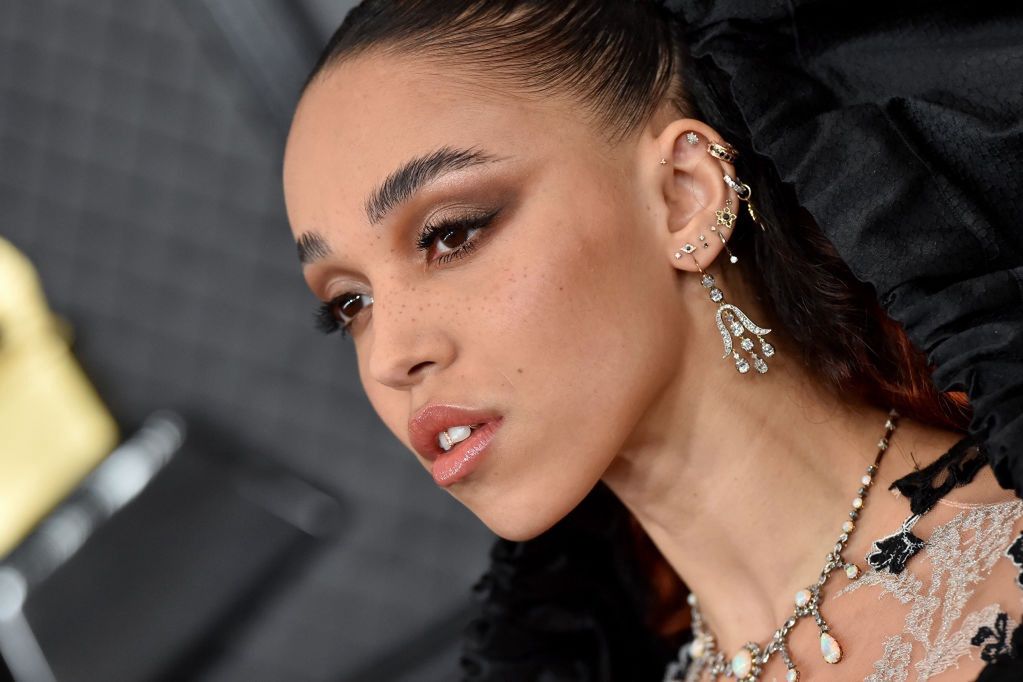 FKA Twigs oskarża Shię LaBeoufa o stosowanie przemocy