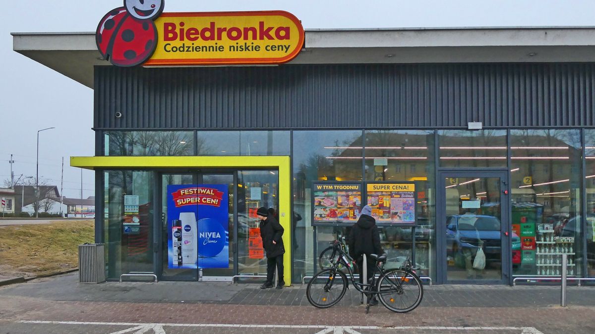 Pomorze Zachodnie Marek Bazak
Foto Zofia i Marek Bazak / East News . Wojewodztwo zachodniopomorskie miasto Kolobrzeg N/z zakupy w sklepie Biedronka.
ZOFIA BAZAK