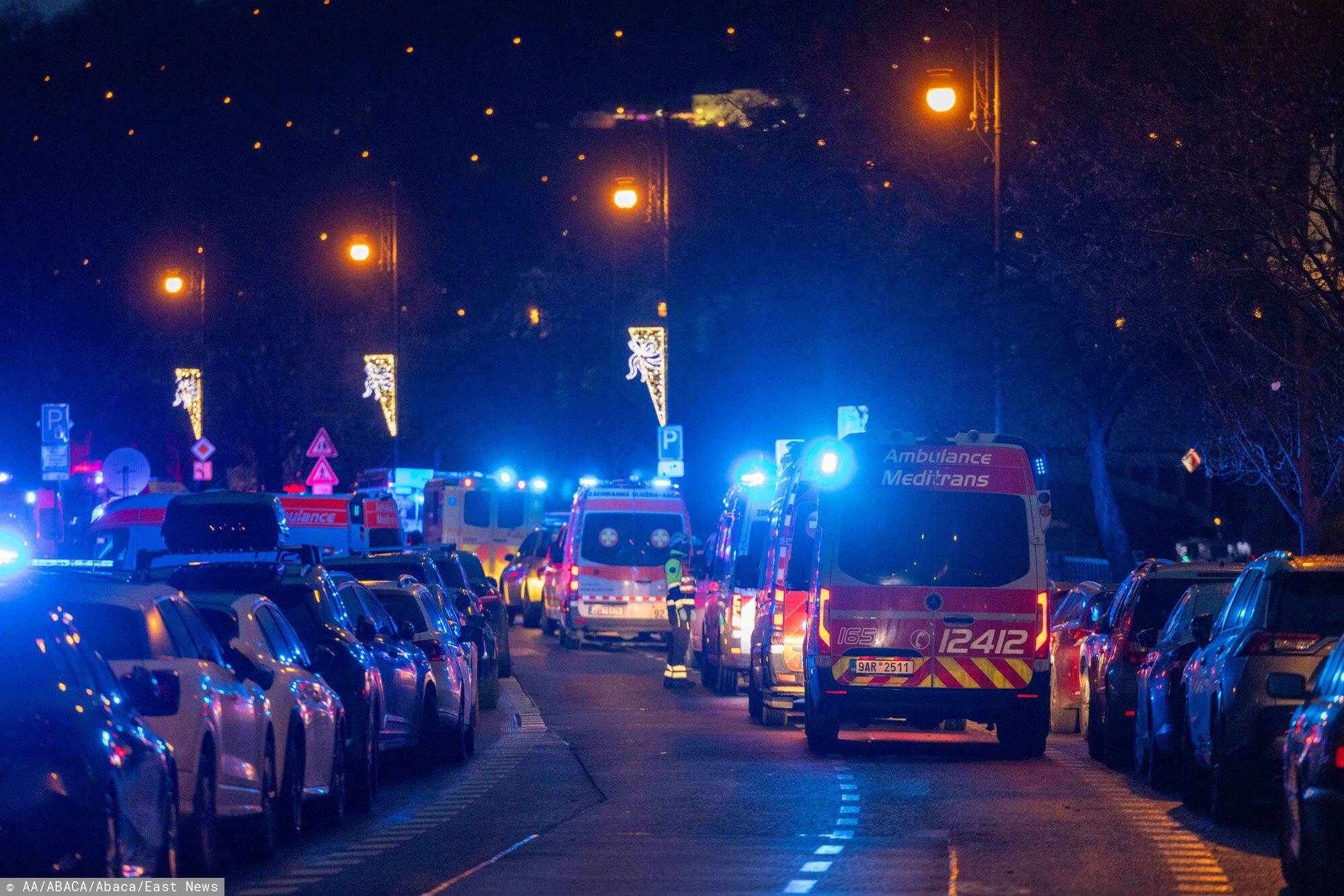 Strzelanina na uniwersytecie w czeskiej Pradze
PRAGUE, CZECH REPUBLIC - DECEMBER 21: Police take security measures as several people were killed and injured in a shooting incident near a university in Prague, Czech Republic on December 21, 2023. The incident took place at the Charles University Faculty of Arts in central Prague, according to the police. Stringer / Anadolu
AA/ABACA
