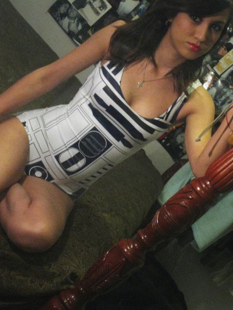 Geekowskie dziewczyny w strojach kąpielowych R2D2 [galeria] 6