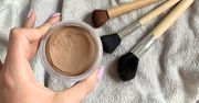 Bronzer i rozświetlacz robię w domu. Makijaż wygląda bosko, a skóra odżyła