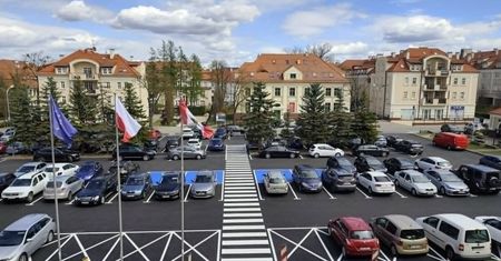 Ostróda: Zakończył się remont parkingu przed Starostwem Powiatowym