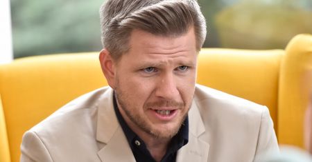 Filip Chajzer poznał swoją "nową przyjaciółkę" ponad rok temu. "Pracowała dla projektanta, u którego ubierał się Filip"