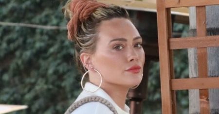 Hilary Duff pozuje nago na okładce "Women Health" po urodzeniu trójki dzieci: "Czuję się silna i piękna" (ZDJĘCIA)