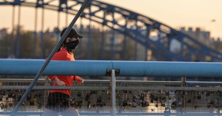 Koronawirus w Polsce. Uprawianie sportu w maseczce? To może być niebezpieczne