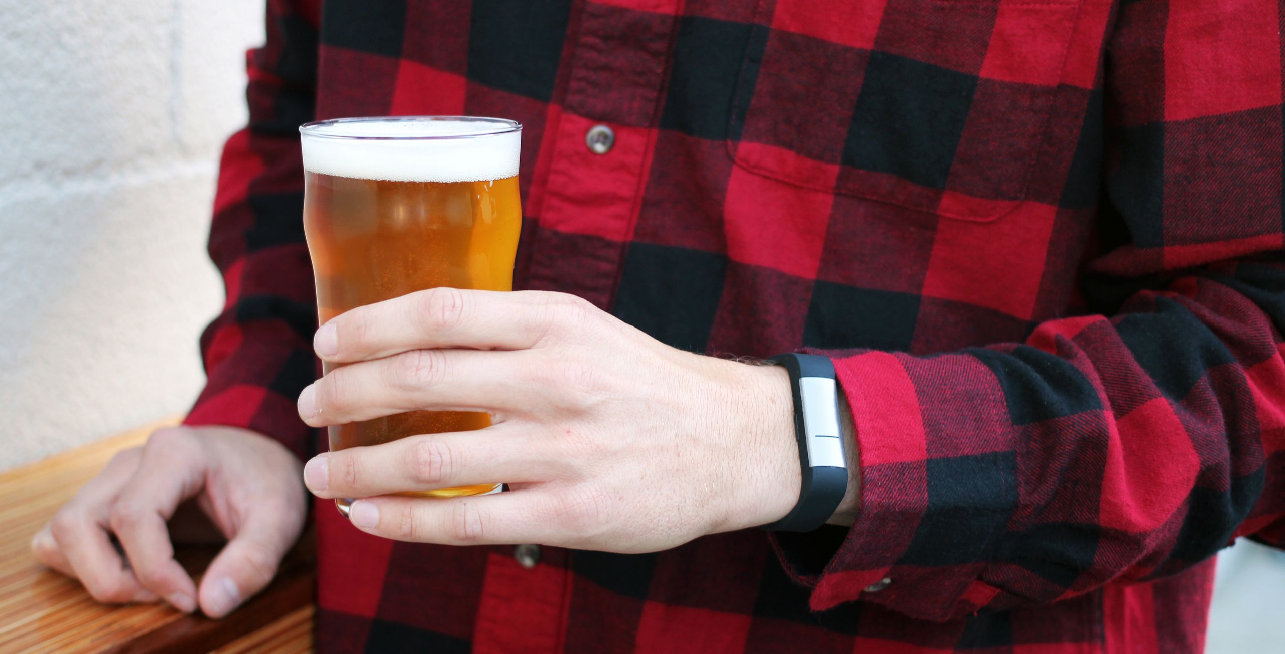Alkomat nowej generacji. PROOF to opaska, która mierzy poziom alkoholu we krwi 2