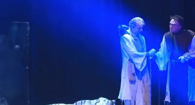 Apple TV+ kręci nowy serial na podstawie popularnego podcastu o iluzjonistach