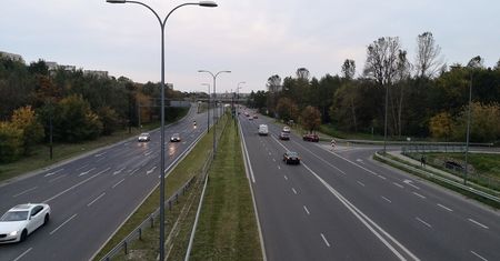 Fotoradar na al. Solidarności – lokalizacja urządzenia. Jakie ograniczenie prędkości?