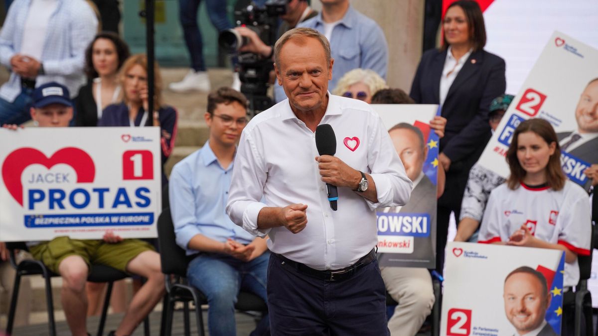 Donald Tusk podczas spotkania w Białymstoku