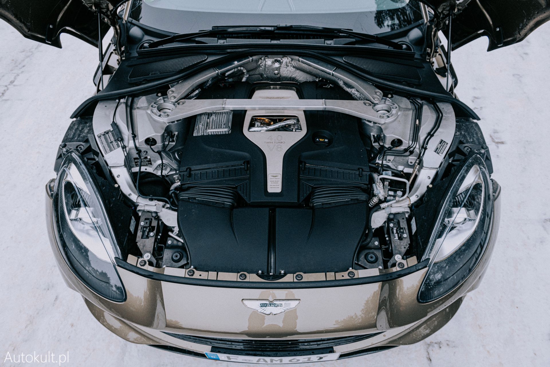 Aston Martin DBX (2022)