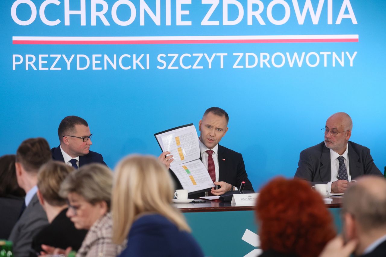 Nawrocki wyciągnął teczkę. Surowo podsumował obietnice rządu