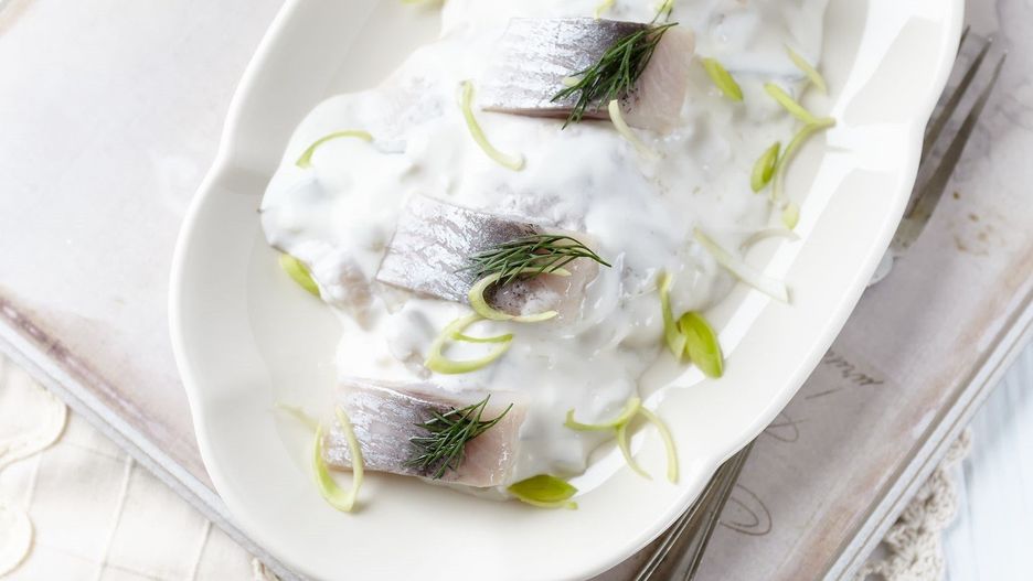 Jak zrobić dobre śledzie w śmietanie? Zobaczcie przepisy naszych Czytelników.