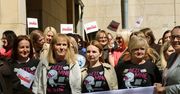 Legnica: Protest przed ZUS. Pracownicy domagają się podwyżek i lepszych warunków pracy