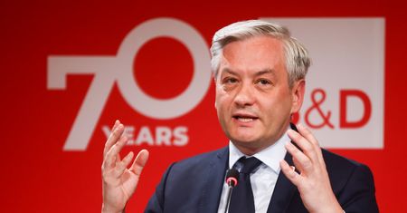 Robert Biedroń krytykuje UE. "Jest nienamacalna dla wielu ludzi"