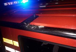 Małopolskie. Strażacy obrzuceni kamieniami. Gasili pożar na romskim osiedlu