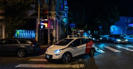Autonomiczne samochody znów robią zamieszanie na drogach