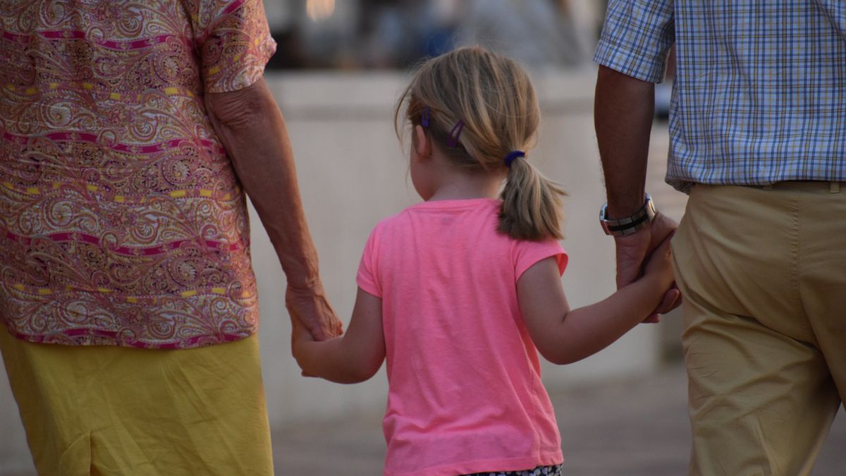 Prawo przewiduje przypadki, kiedy to dziadkowie płacą alimenty