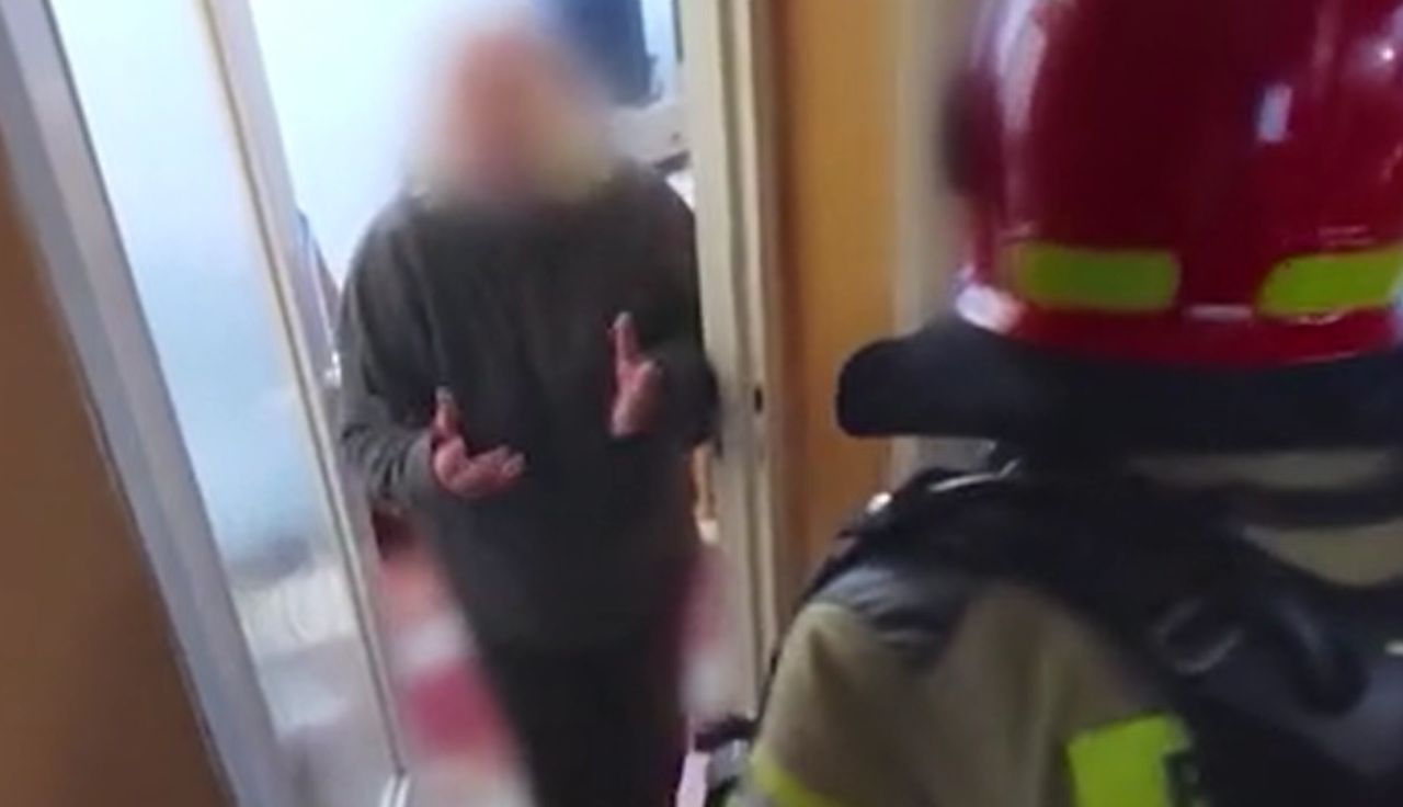 "Ludzie są nienormalni". Weszli do mieszkania. Kobieta się wściekła