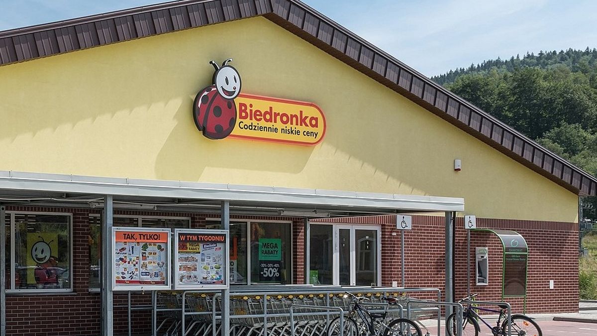 Sklep Biedronka. Zdjęcie ilustracyjne.