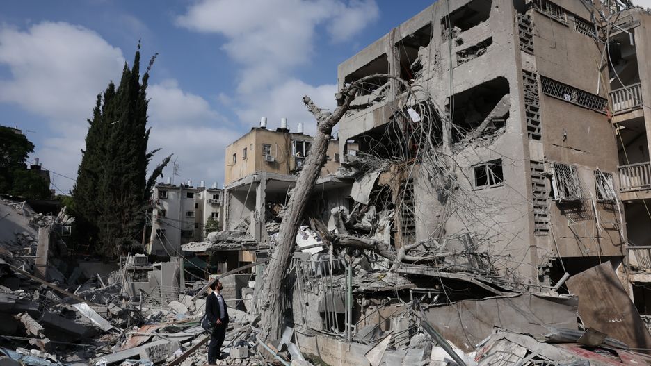Iran launches missile strikes on Israel
epa12178383 A Ultra-Orthodox Jewish man inspects the damage at a Jewish orthodox girls' school after Iranian ballistic missiles hit Bnei Brak, central Israel, 16 June 2025. Iran launched a barrage of ballistic missiles at Israel overnight in retaliation for Israeli airstrikes on Iranian targets. Magen David Adom (MDA), Israel's national emergency services, reported at least five killed and dozens injured, including some in critical condition.  EPA/ABIR SULTAN 
Dostawca: PAP/EPA.
ABIR SULTAN
Iran-Israel conflict, Israeli, retaliatory strikes
