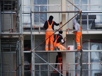 Mniej Ukraińców w polskich firmach. Często zarabiają nieco pod minimalną