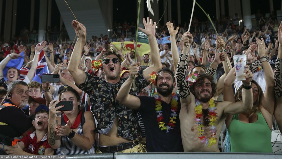 Fans na meczu rugby w Bordeaux / zdjęcie ilustracyjne