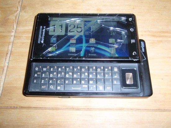 Motorola Milestone vs asfalt - kto wygrał? 2