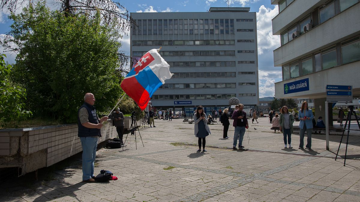 BANSKA BYSTRICA, SLOVAKIA - MAY 16: A man that identified as Vladimir Repka from Hontiarske Tesare, former journalist of State Radio and TV broadcaster, prays in front of the Faculty Hospital, clinic of F. D. Roosevelt where Slovakian Prime Minister, Robert Fico, was admitted to after a gun attack on May 16, 2024 in Banska Bystrica, Slovakia. On Wednesday, Slovakian Prime Minister Robert Fico was shot outside a building in the town of Handlova, where he had been attending government meetings. (Photo by Zuzana Gogova/Getty Images)