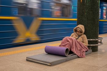 Masowo uciekają z Kijowa. Padła liczba