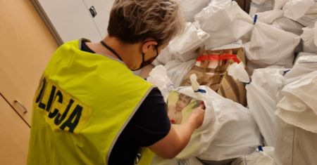 Z biblioteki regularnie znikały książki. Dwie osoby zatrzymane