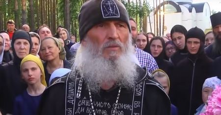 Rosja. Były mnich okupował klasztor. Pokazano nagranie z akcji komandosów